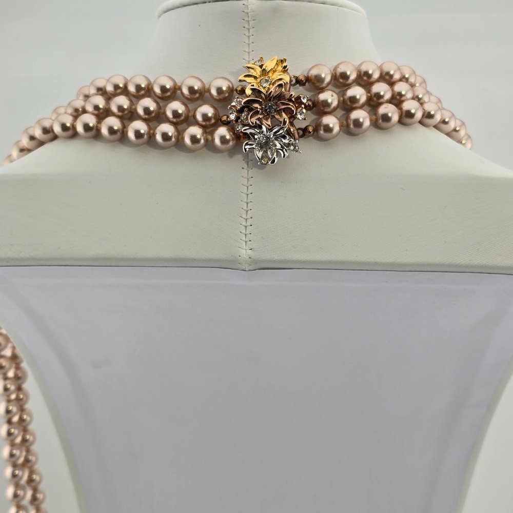 Long 40" Fabulous Glass 3 strand pearl necklace - Signed Nolan Miller - Picture 3 of 6
